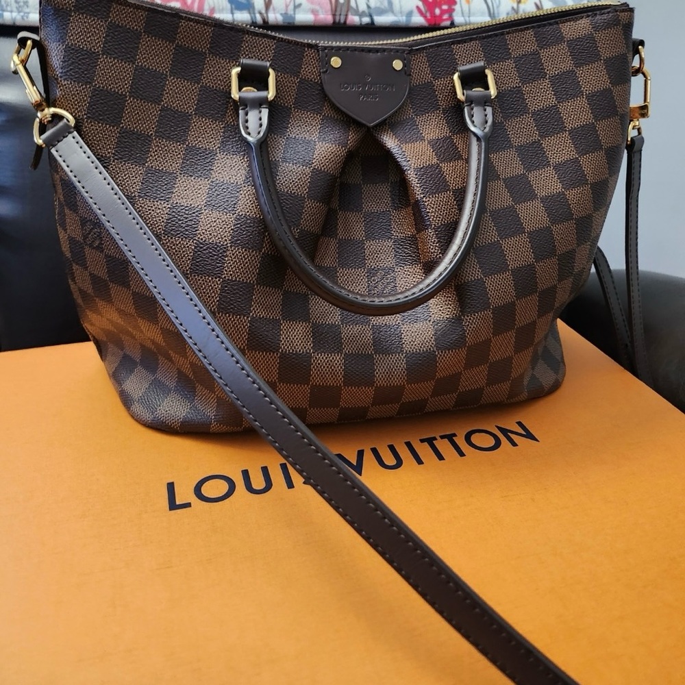 LV bag!!! Just like brand new!
